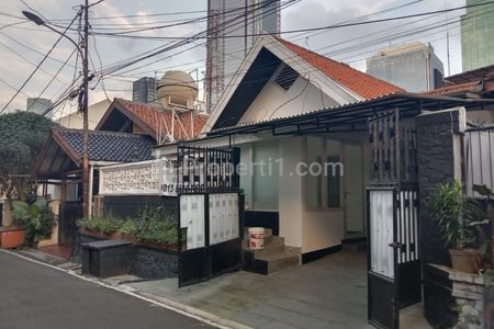 Sewa Murah Rumah Siap Huni Bisa Buat Kantor 7 BR, Akses Satu Mobil Plus, di Bendungan Hilir, Dekat Sudirman Thamrin, Tanah Abang, Jakarta Pusat