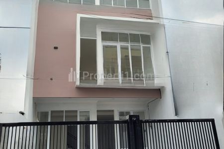 Rumah 3,5 Lantai bebas banjir siap huni