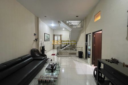 Dijual Rumah 3,5 Tingkat Lux di Komplek Setia Jadi Townhouse (Krakatau) - Medan