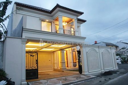 Jual Rumah Mewah Full Furnished Kolam Renang di Jl. Kyai Mojo Yogyakarta Dekat Tugu Jogja, Malioboro