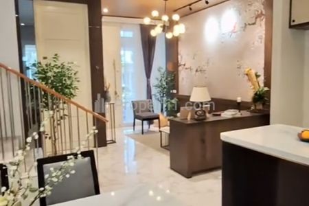 Dijual Rumah Pakuwon Indah Ritz Embassy Full Furnished Modern Mewah Dekat Citraland, Graha Family, Pakuwon Mall, Surabaya