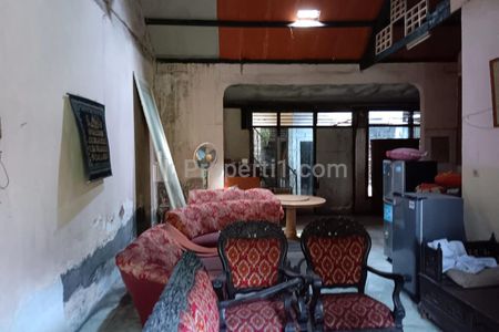 Dijual Rumah Tua di Cempaka Putih Barat Jakarta Pusat Hitung Tanah Luas Tanah 376m2 BEST DEAL