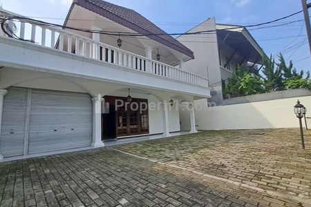 Sewa Rumah Siap Huni Akses Dua Mobil di Kebayoran Baru Dekat Iskandarsyah, Blok M, Melawai, Trunojoyo, Jakarta Selatan