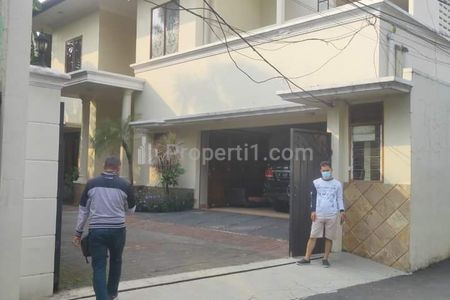 Jual Rumah Nego Siap Huni Luas 750 m2 Bangunan 500 m2 Kolam Renang di Kemang Selatan, Bebas Banjir, 10 Meter Dari Jalan Raya, Jakarta Selatan
