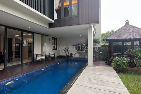 Sewa Rumah di dalam Compond Cilandak Jakarta Selatan - 3 Kamar Tidur Furnished, Ada Kolam Renang dan Taman