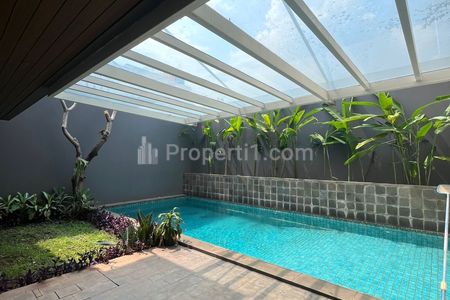 Sewa Rumah di Senopati Kebayoran Baru Jakarta Selatan Ada Kolam Renang - 4 Kamar Tidur Semi Furnished