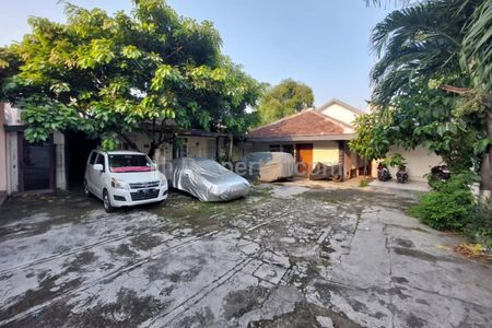 Dijual Tanah Bonus Bangunan di Raya Kebon Jeruk, Jakarta Barat