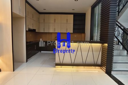 Dijual Rumah di Komplek Cemara Asri Jalan Azalea 1 - Medan Kondisi Siap Huni