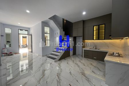 Jual Rumah Baru Siap Huni di Komplek Icon Estate Jalan Perjuangan - Medan