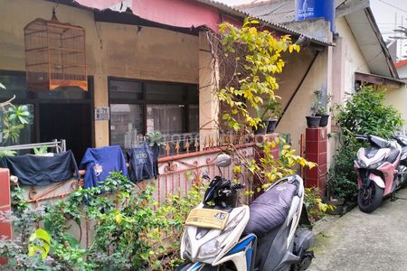 Dijual Rumah Butuh Renovasi Dekat SMP Negeri 3 Perumnas Depok 2 Timur Dalam
