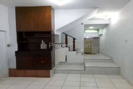 Dijual Rumah Murah 3 Tingkat/Lantai, 3 Kamar Tidur di Jembatan Lima Gajah Mada Jakarta Barat, Siap Huni