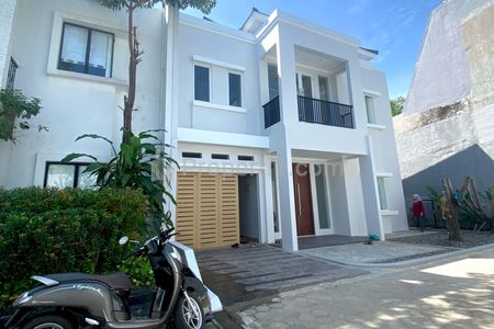 Disewakan Rumah Area Jeruk Purut Semi Furnish 4+1 Bedroom - Jakarta Selatan