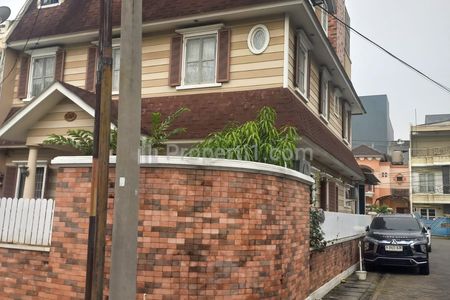 Dijual Rumah Mewah Mutiara Taman Palem Cengkareng Jakarta Barat