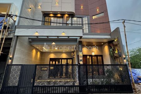Jual Rumah Baru, Nyaman, Strategis, Mewah 2,5 Lantai di Pondok Cabe Tangerang Selatan, Harga Mulai 2 Milyaran