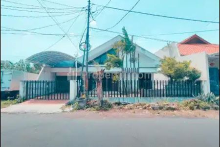 Dijual Rumah Luas di Dharmahusada Indah Selatan, Surabaya