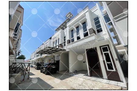 Jual Rumah 2,5 Tingkat Siap Huni Komplek Icon Estate Jl. Perjuangan - Medan