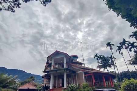 Dijual Rumah Villa Furnished di Cisarua, Kabupaten Bogor, Jawa Barat