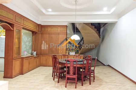 Dijual/Disewakan Rumah 2 Tingkat Komplek Cemara Asri Jalan Sakura - Deli Serdang