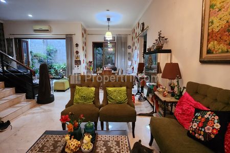 Jual Rumah di area Gandaria Kebayoran Lama Jakarta Selatan - 4+1 Kamar Tidur Sertifikat SHM
