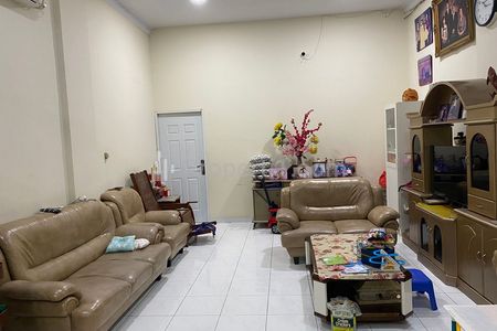 Dijual Rumah Bentuk Ruko Strategis di Jelambar, Grogol Petamburan, Jakarta Barat