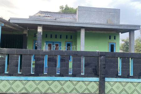 Jual Rumah Beserta Kebun Luas di Majalaya Kabupaten Karawang