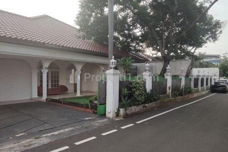 Dijual Rumah dengan Swimming Pool di Ragunan, Pasar Minggu, Jakarta Selatan