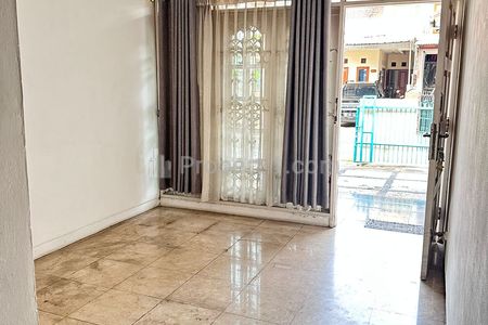 Sewa Rumah Siap Huni 3 BR di Kalibata, Pancoran, Dekat Stasiun Kereta Pasar Minggu Baru, Plaza Kalibata, Jakarta Selatan