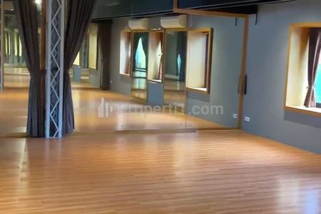 Disewakan Ruko Hanya Lantai 3 di Jalan Suryo, Senopati Kebayoran Baru, Lokasi Super Strategis di Pinggir Jalan Raya