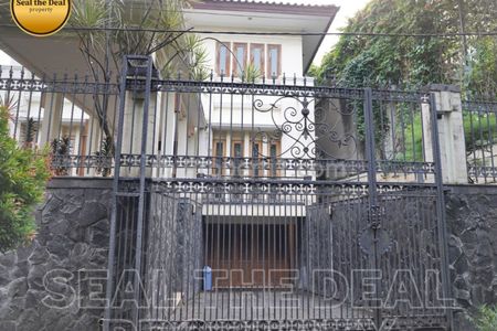 Dijual Rumah Mewah di Area kemanggisan Slipi Jakarta Barat STD628