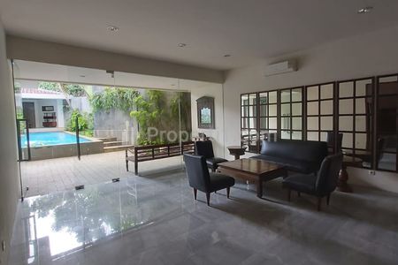 Disewakan Rumah di Simprug Garden Jakarta Selatan