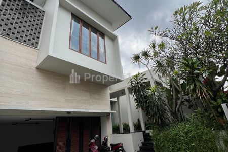 Dijual Rumah Konsep Tropis di Kemang Jakarta Selatan