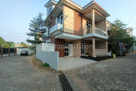 Dijual Rumah 2.5 Lantai Siap Huni Dekat Al Azhar, Toll LRT Cibubur, Arundina Lapangan Tembak, Jakarta Timur