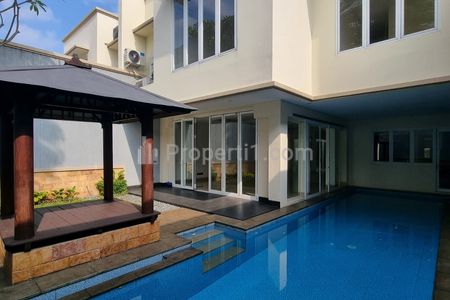 Jual Rumah di Pejaten Barat Jakarta Selatan Ada Taman & Kolam Renang di Dalam - 4 Kamar Tidur Semi Furnished