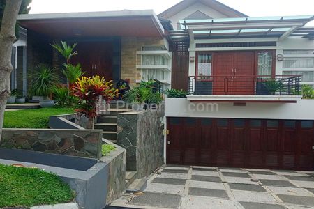Jual Rumah Full Furnish Serasa Villa dengan 7 Kamar Tidur 6 Kamar Mandi dan Swimming Pool di Resort Dago Pakar Bandung