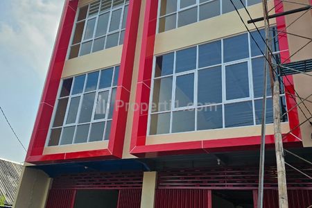 Ruko 3 Lantai Dijual Strategis di Jln Raya Kedamean-Legundi Gresik