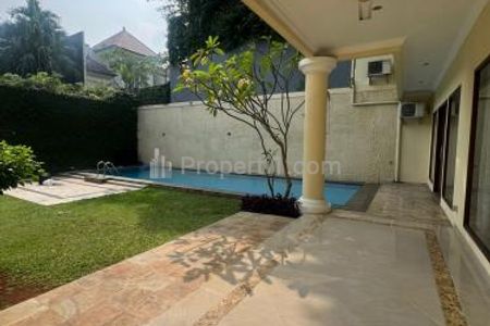 Disewakan Rumah di Pejaten Barat Jakarta Selatan - 4 Kamar Unfurnish + Kolam Renang