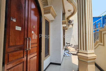 Dijual Rumah Cantik dengan Gazebo di Perumahan Pelindo Bekasi