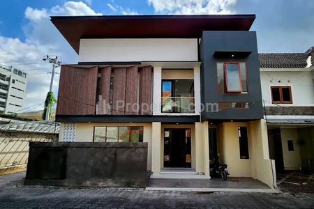 Jual Rumah 2 Lantai Modern Minimalis Dalam Perumahan Seturan Yogyakarta Dekat Pakuwon Mall, STIE YKPN, UPN