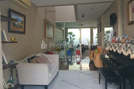 Dijual Rumah Stamford Citraland Surabaya FULL Furnished Modern Plus MARMER import - Taman Asri Luas