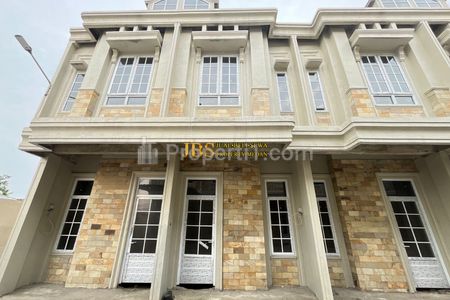Rumah 2,5 Tingkat Dijual di Komplek Harmoni Regency Jalan Bono - Medan