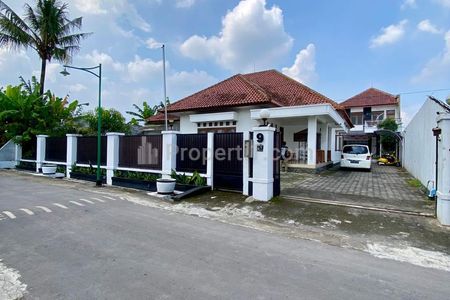 Dijual Rumah Mewah Klasik Kolam Renang Tanah Luas Seputar Jl. Palagan Km 7 Yogyakarta Dekat HYATT, Al Azhar, UGM