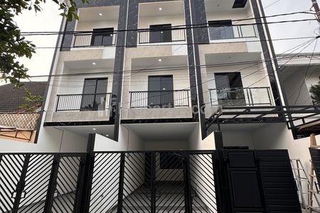 Dijual Rumah Baru 3 Lantai Siap Huni, 4 Kamar Tidur - Lokasi Bebas Banjir di Duri Kepa Jakarta Barat