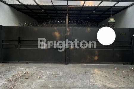 Dijual Rumah Strategis Cocok untuk Usaha di Manyar Surabaya Timur