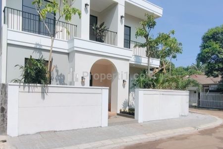 Jual Cepat Rumah Hook Besar di Kencana Loka BSD dengan Carport 2 Mobil – Strategis & Nyaman