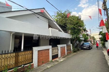 Jual Rumah Lama Akses Mobil Super Strategis Area Senayan, 150 Meter ke Jln Patal Senayan