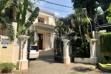 Dijual Rumah Hoek Mewah Depan Taman di Tulodong Bawah Senayan Jakarta Selatan, Lokasi Elite Dekat SCBD & Widya Chandra