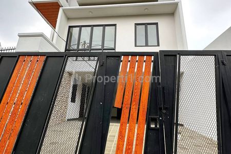 Jual Rumah 3 Lantai Desain Modern Kontemporer di Duren Sawit, Jakarta Timur