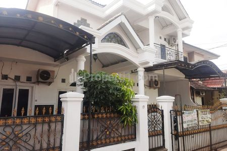 Rumah Djual di Komplek Villa Dago Tol Dekat Gerbang Tol Serpong 3, Stasiun Sudimara, Pasar Modern BSD City, Mall Bintaro Xchange, Tangerang Selatan