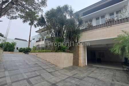 Sewa Rumah Mewah 6 BR Tiga Lantai, Kolam Renang di Senopati, Gunawarman, Cocok Buat Duta Besar, Dekat Sudirman, SCBD, Kebayoran Baru, Jakarta Selatan