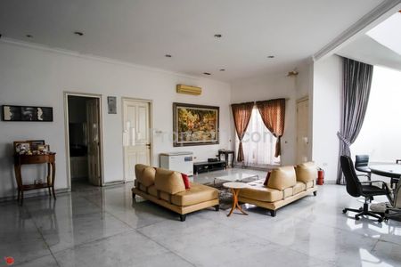 Dijual Rumah Hook Daerah Kebon Jeruk Intercon, Jakarta Barat